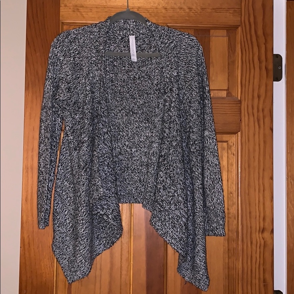 Aeropostale black and white sweater